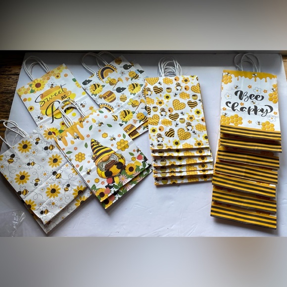 5/$30 Bee/Honey Winnie-the-Pooh Kraft Bags, cellophane bags, tags & stickers - Picture 2 of 10